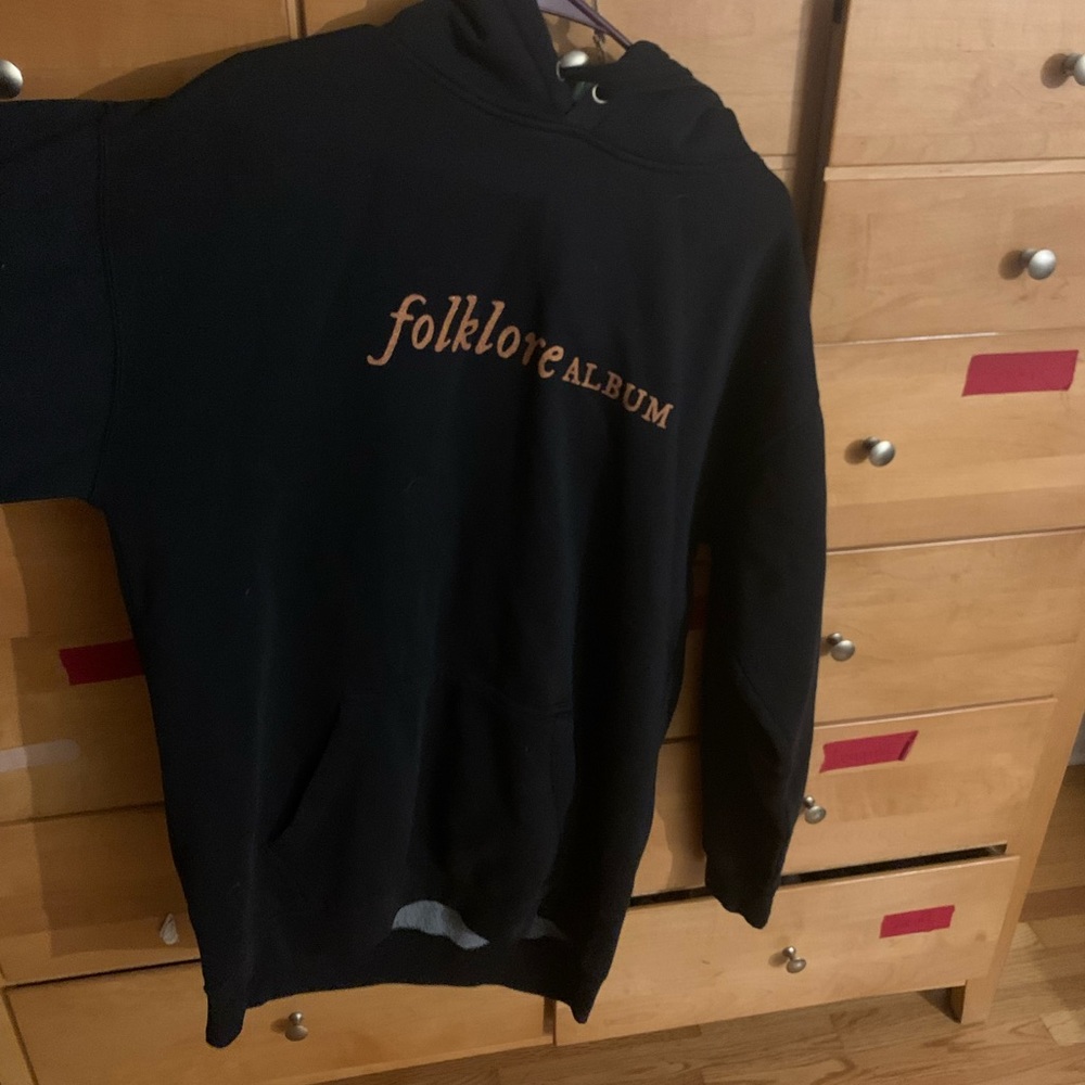NWOT Taylor Swift sweatshirt